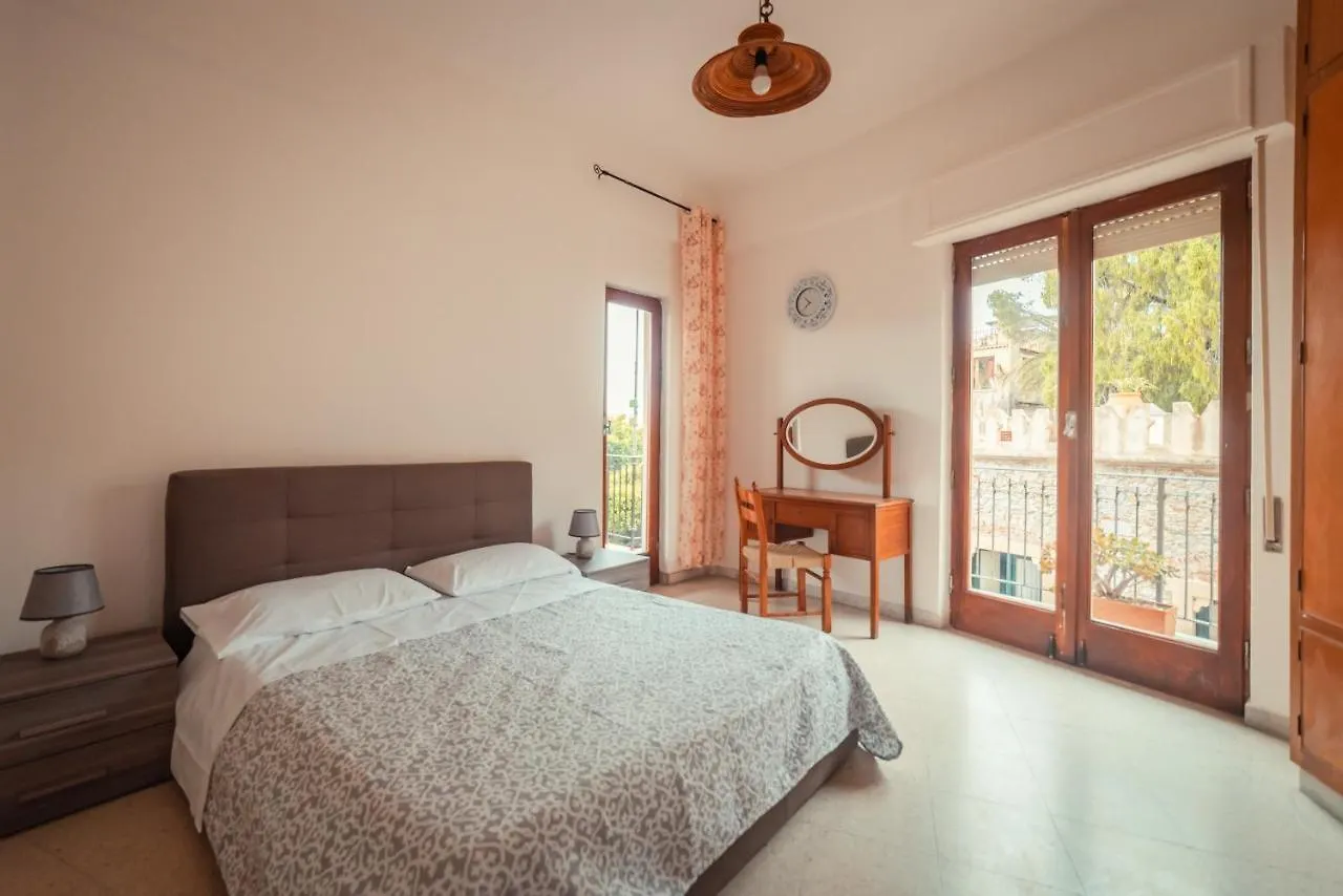 Casa di Niya Villa Taormina 0*,