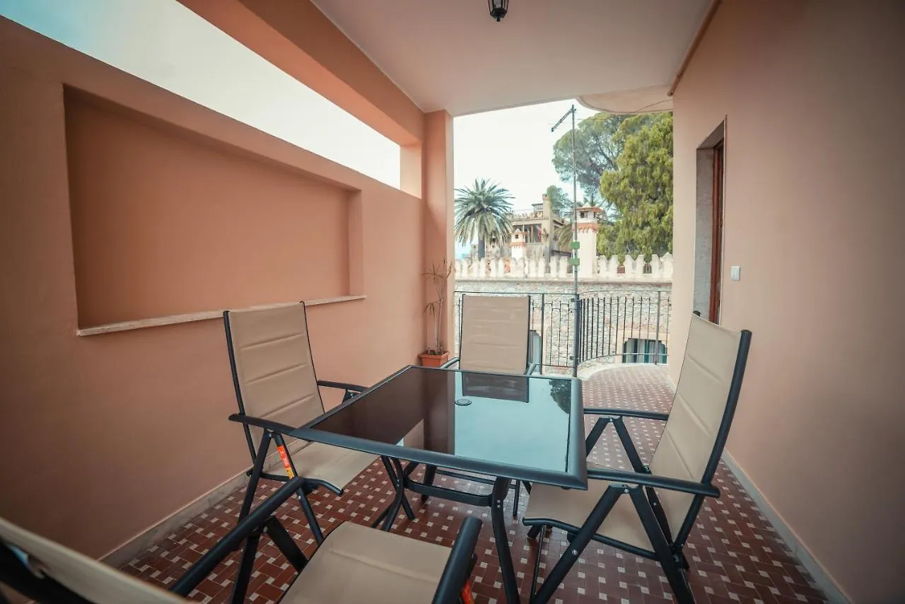 Casa di Niya Villa Taormina 0*,